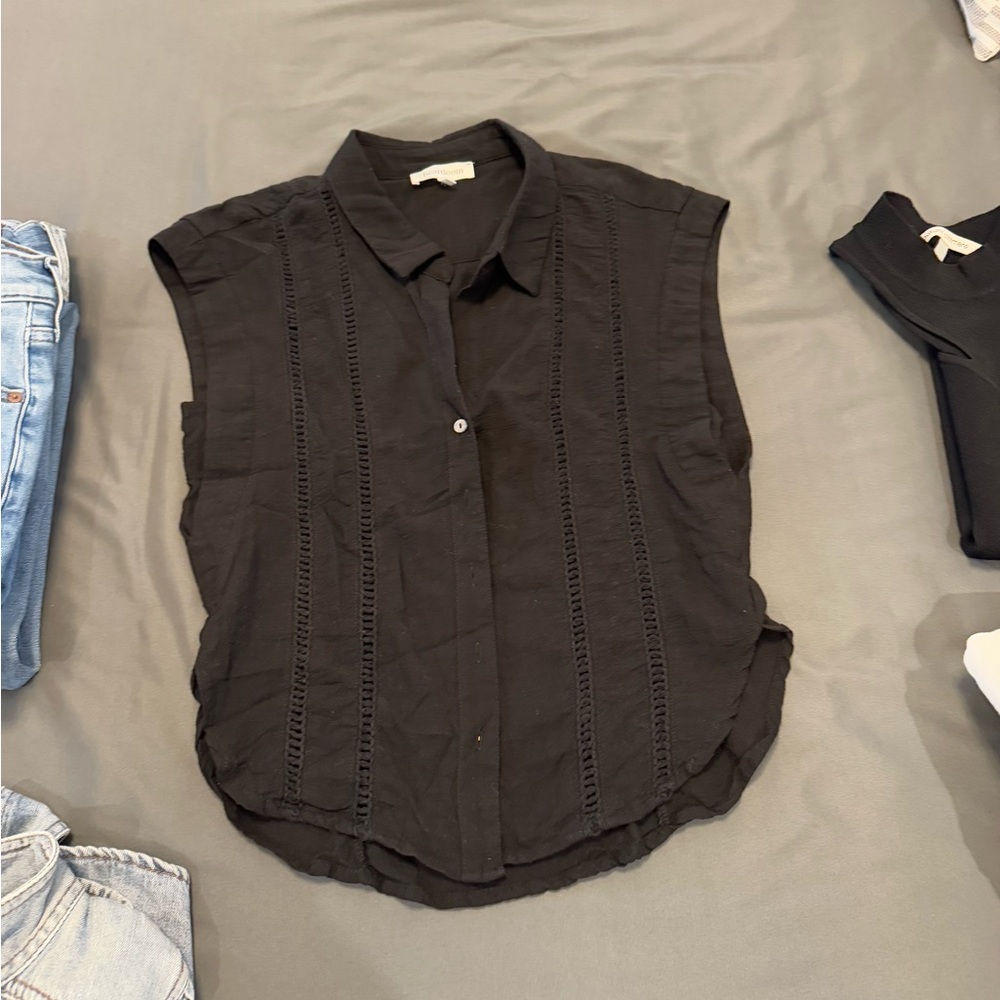 Heartloom Black Sleeveless Blouse